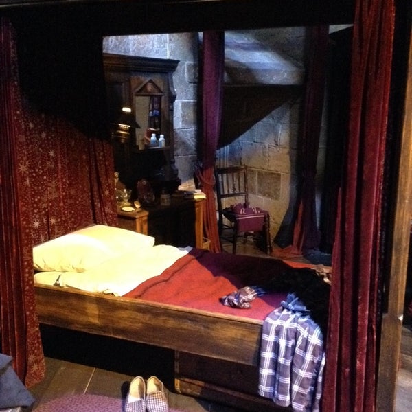 Foto tirada no(a) Gryffindor Boys&#39; Dormitory por Ksenia Z. em 8/11/2014
