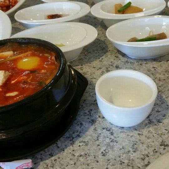 Снимок сделан в Asian Kitchen Korean Cuisine пользователем Calvin C. 10/15/2015