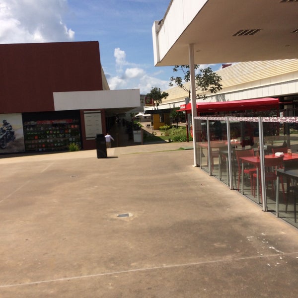 Photo taken at Outlet Premium Brasília by Delton R. on 12/26/2019