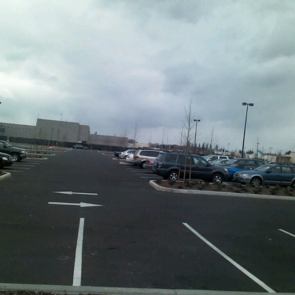 Jantzen Beach Center Shopping Mall in Portland