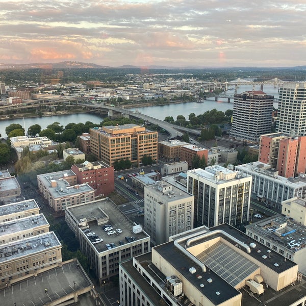 8/7/2020 tarihinde ☂️ المدعو احمـد      Edziyaretçi tarafından Portland City Grill'de çekilen fotoğraf