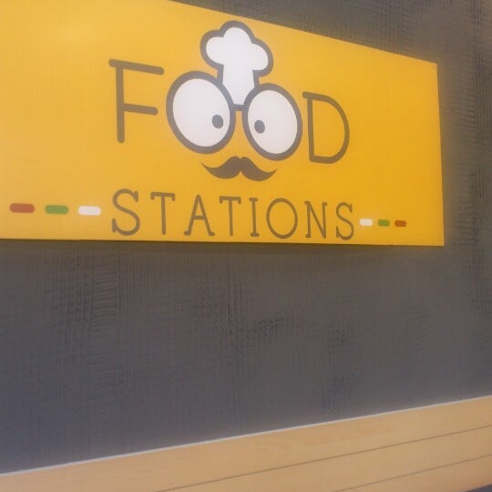 Foto tirada no(a) Food Stations por Can S. em 4/8/2014