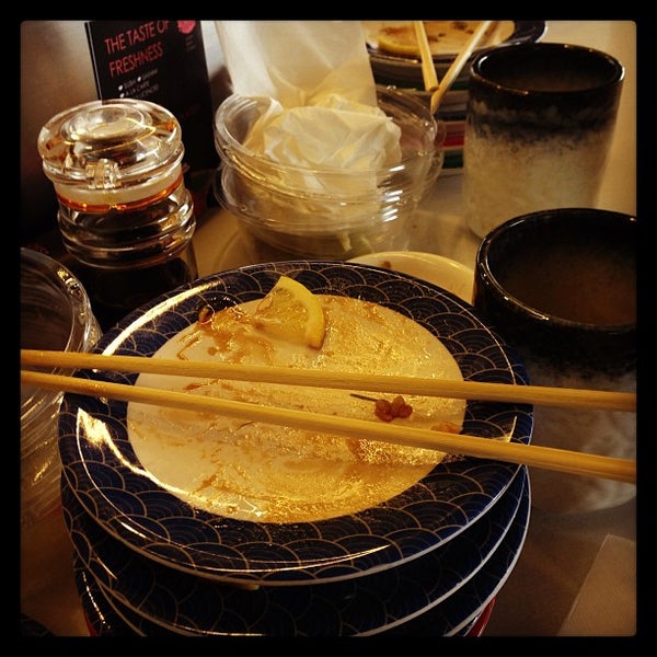 รูปภาพถ่ายที่ Hanami Sushi Bar + Dining โดย Bernadette U. เมื่อ 7/12/2013
