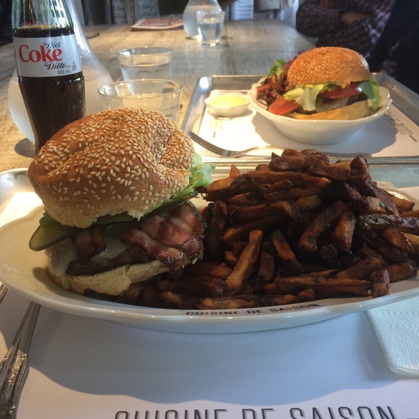 Arguably the best and freshest burger I had in Montreal and Laval. Seasonal, fresh meat, super friendly and nice staff. They smoke their own meats.