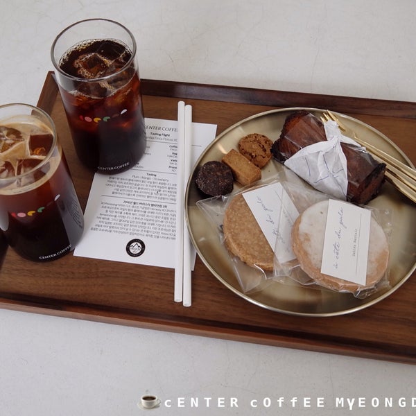 Photo taken at Center Coffee by sɪᴍᴘʟʏ ʟᴀɴɢ™ on 8/4/2019