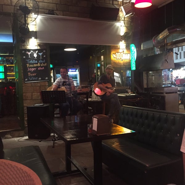 6/22/2018에 Naz💐 A.님이 Köşem Pub &amp; Cafe에서 찍은 사진