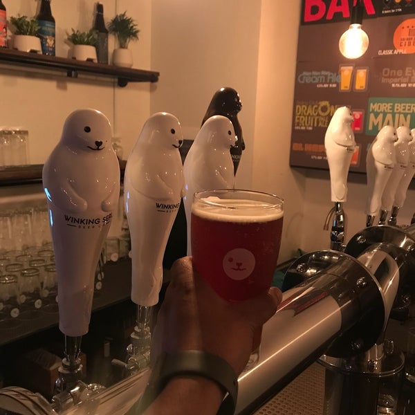5/21/2018에 Fernando F.님이 Winking Seal Beer Co. Taproom에서 찍은 사진