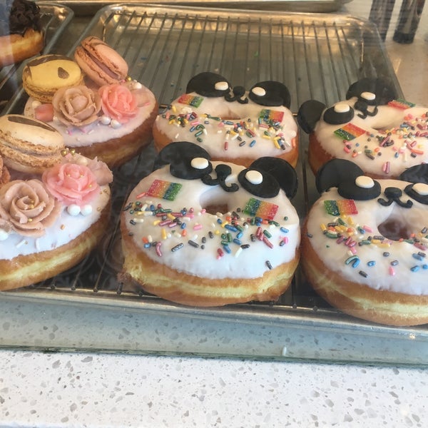 Foto tirada no(a) Gonutz with Donuts por Jane L. em 6/30/2019