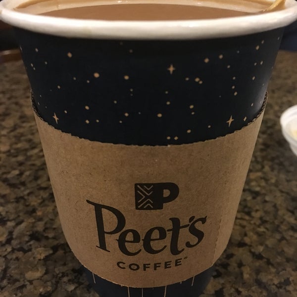Foto tirada no(a) Peet&#39;s Coffee &amp; Tea por Jane L. em 11/10/2018