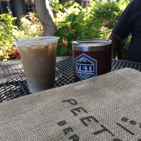 Foto diambil di Peet&#39;s Coffee &amp; Tea oleh Jane L. pada 8/19/2019