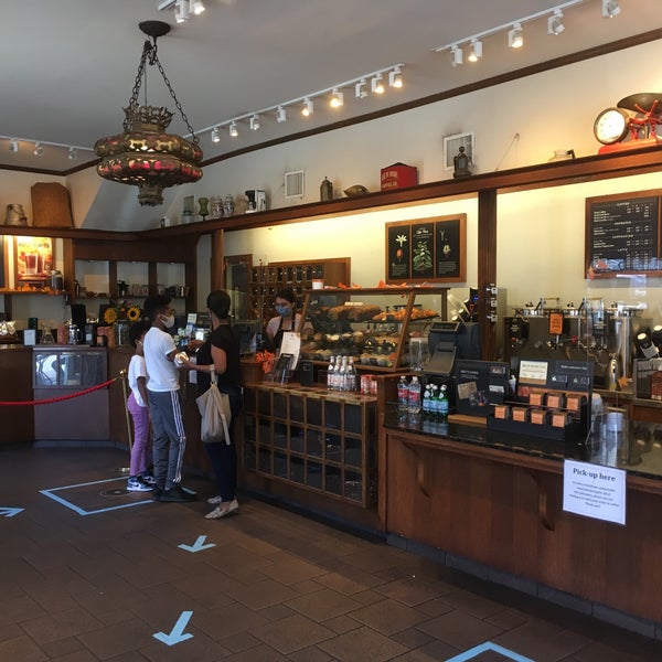 9/26/2020에 Jane L.님이 Peet&#39;s Coffee &amp; Tea에서 찍은 사진