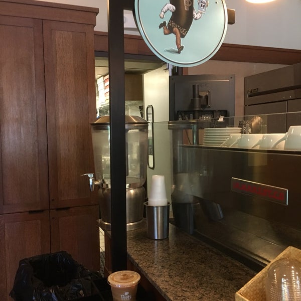 Foto tirada no(a) Peet&#39;s Coffee &amp; Tea por Jane L. em 8/12/2019