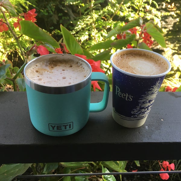 Foto tirada no(a) Peet&#39;s Coffee &amp; Tea por Jane L. em 11/6/2019
