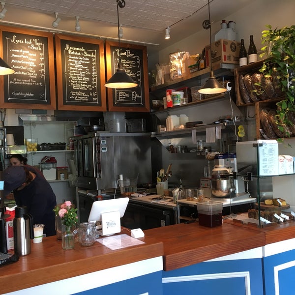 6/22/2019 tarihinde Jane L.ziyaretçi tarafından Provender Coffee'de çekilen fotoğraf