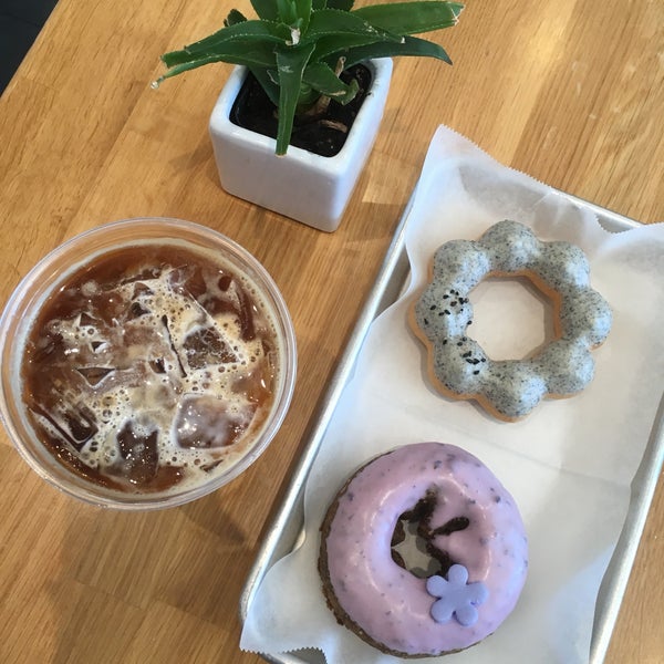 Foto tirada no(a) Gonutz with Donuts por Jane L. em 6/30/2019