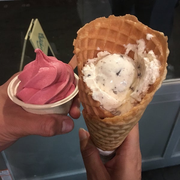 Foto scattata a Curbside Creamery da Jane L. il 11/9/2019