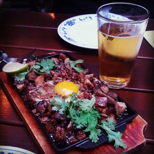 รูปภาพถ่ายที่ Pig and Khao โดย Indulgent Eats เมื่อ 4/26/2013