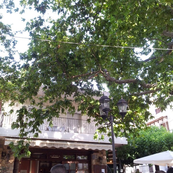 6/23/2013에 Tassos P.님이 Καφεγλυκοπωλείο 1743에서 찍은 사진