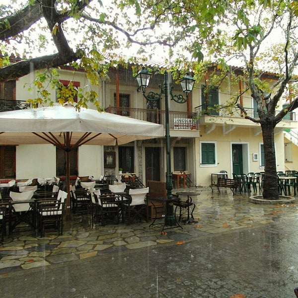 9/27/2014에 Tassos P.님이 Καφεγλυκοπωλείο 1743에서 찍은 사진