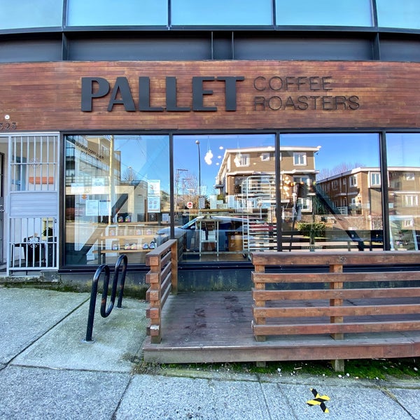 Photo taken at Pallet Coffee Roasters by Leonard F. on 12/5/2020