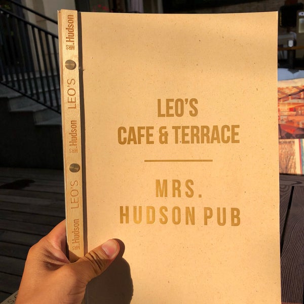 Снимок сделан в Leo&#39;s Cafe &amp; Terrace пользователем Leonard F. 6/27/2018