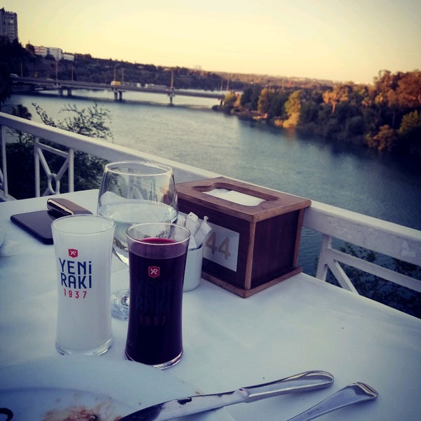 Foto diambil di Çapa Restaurant oleh Erk pada 7/4/2022