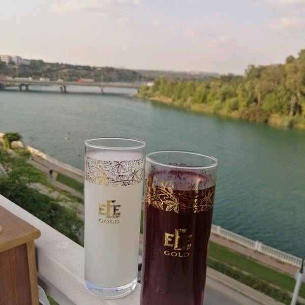 Foto tomada en Çapa Restaurant  por Erk el 6/8/2022
