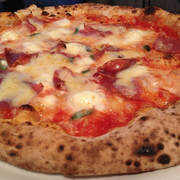 4/7/2013 tarihinde Luca A.ziyaretçi tarafından Sottocasa Pizzeria'de çekilen fotoğraf