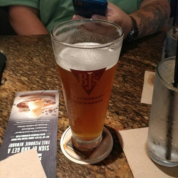 Photo taken at BJ&#39;s Restaurant &amp; Brewhouse by James G. on 8/25/2018