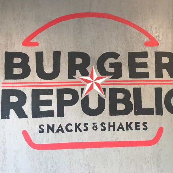 Photo taken at Burger Republic by rafinemutfak on 5/8/2018