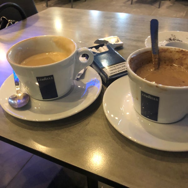 Foto tirada no(a) Lavazza Cafe por Derya R. em 10/20/2019