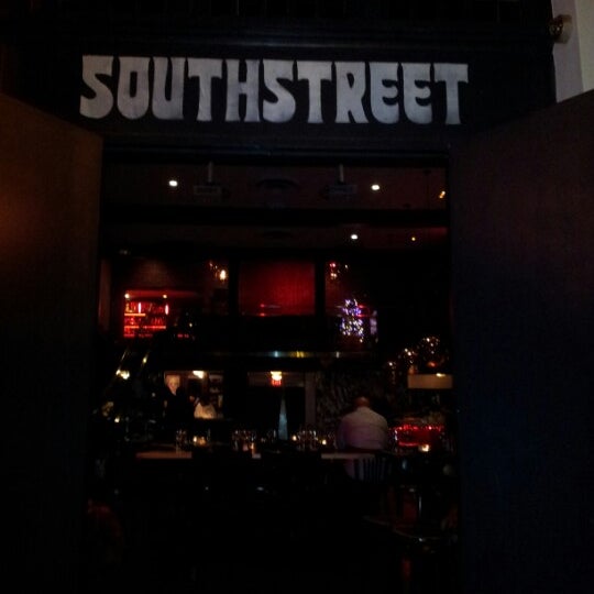 Photo taken at Southstreet Restaurant &amp; Bar by JLPR on 12/20/2012