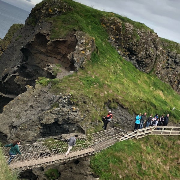 Carrick a rede Rope Bridge an easterly