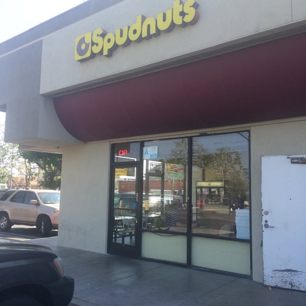 6/6/2014 tarihinde Jasmine F.ziyaretçi tarafından Spudnuts Donuts'de çekilen fotoğraf