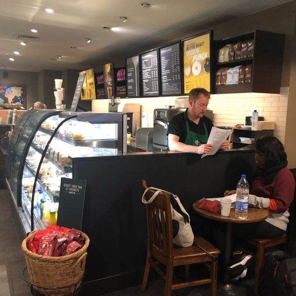 Photo prise au Starbucks par Diana M. le1/25/2019