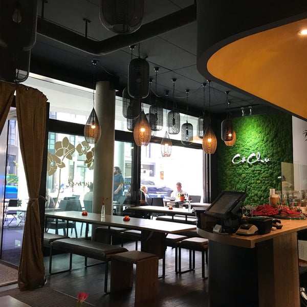 Foto diambil di Cô Chu Vietnamese Gourmet oleh Michelle L. pada 5/30/2018