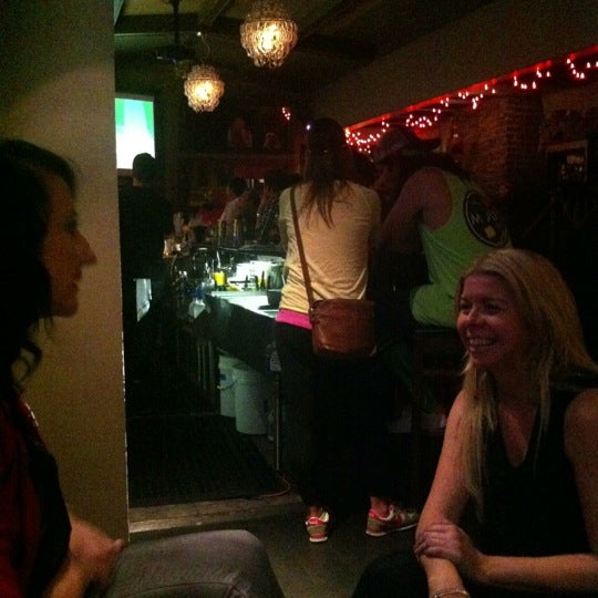 Foto scattata a Zeki&#39;s Bar da Calvin L. il 10/14/2012