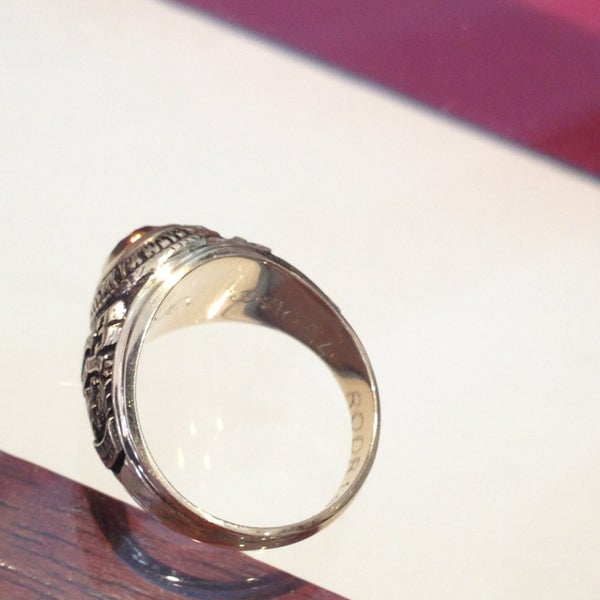 Joyeria Brador Anillos De Graduacion Uasd Precios Online Deals, UP TO 59%  OFF | lavalldelord.com