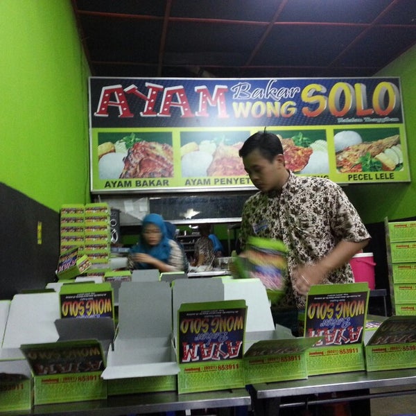 Fotos Bei Ayam Bakar Wong Solo Brathähnchen Imbiss In Jombang