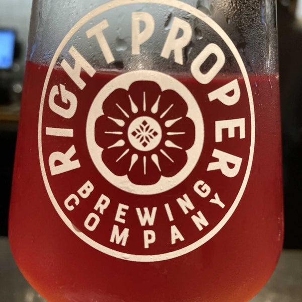 Photo taken at Right Proper Brewing Company by Ernst L. on 8/22/2022