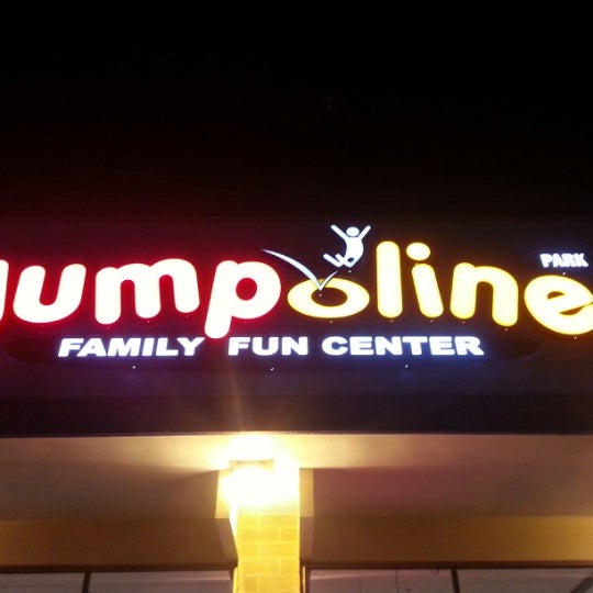 Photo prise au Jumpoline Park par Ryan Mayor V. le11/17/2012