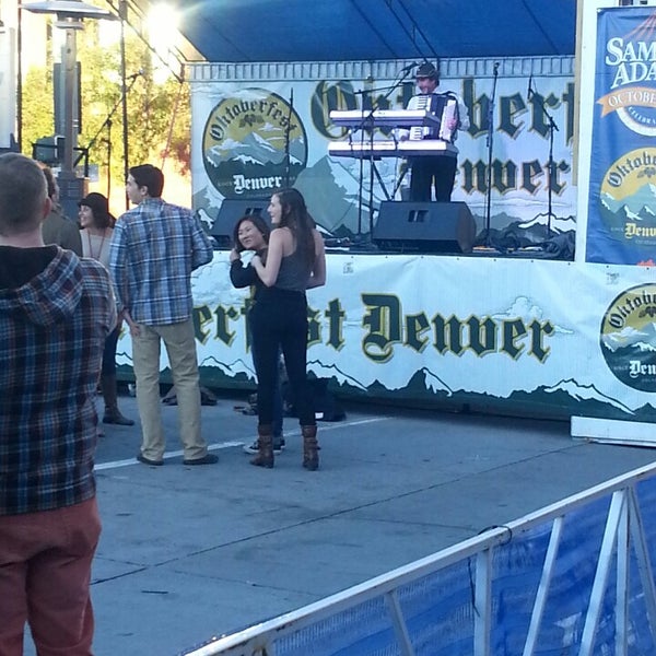 รูปภาพถ่ายที่ Denver Oktoberfest โดย Ryan Mayor V. เมื่อ 10/5/2013