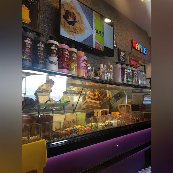 Foto tomada en Edificus Waffle House &amp; Restaurant  por Nazlı D. el 3/2/2019