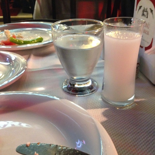 11/13/2015にErtuğ Y.がHisarönü Balık Pişiricisiで撮った写真