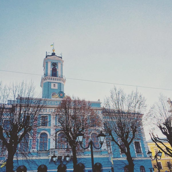 รูปภาพถ่ายที่ Чернівецька міська рада / Chernivtsi City Council โดย Dima B. เมื่อ 1/21/2016