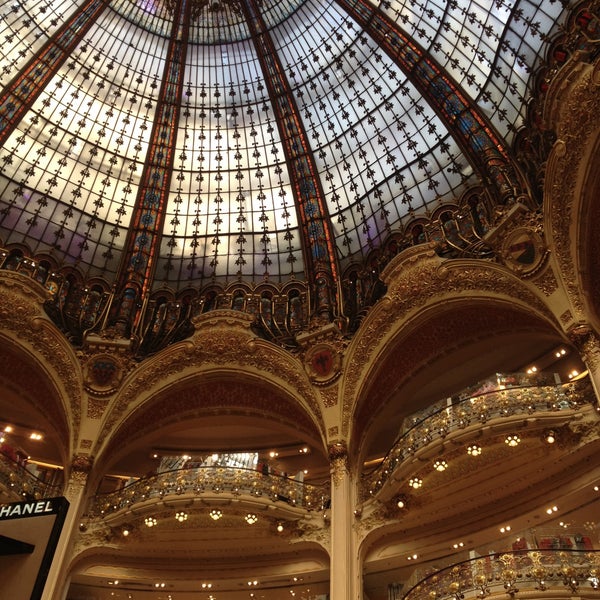 Photo taken at Galeries Lafayette Haussmann by Shauny ♛ A. on 4/25/2013