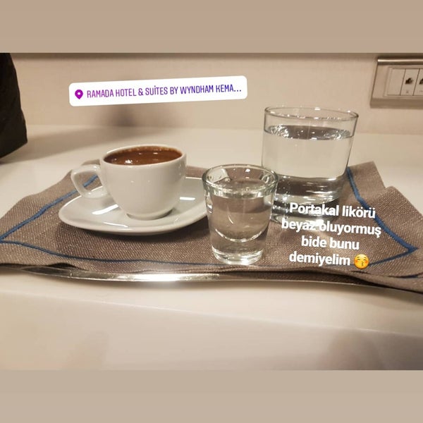 Das Foto wurde bei Ramada Hotel &amp; Suites Kemalpaşa von Firat S. am 9/4/2019 aufgenommen