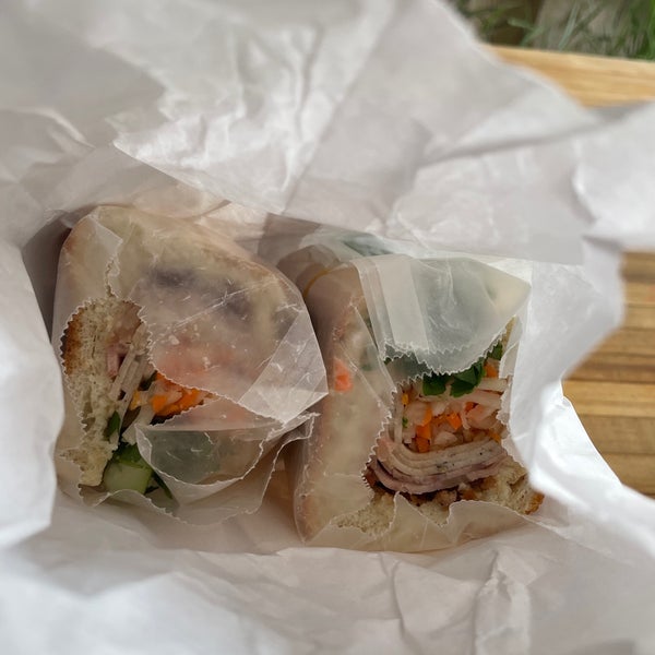 Foto scattata a Saigon Vietnamese Sandwich Deli da Barb L. il 5/23/2021