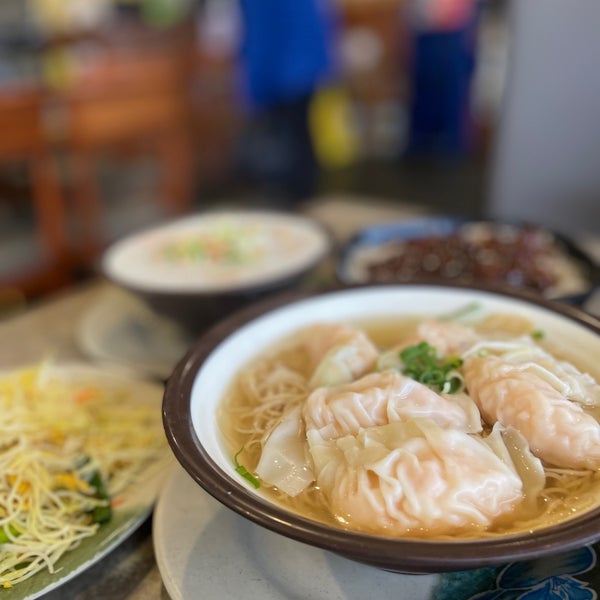 Ming's Noodle Cafe 明記粥麵茶餐廳 방문자 449명의 팁 21개