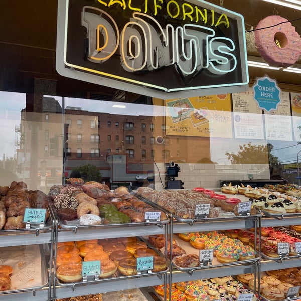 6/4/2022 tarihinde Barb L.ziyaretçi tarafından California Donuts'de çekilen fotoğraf